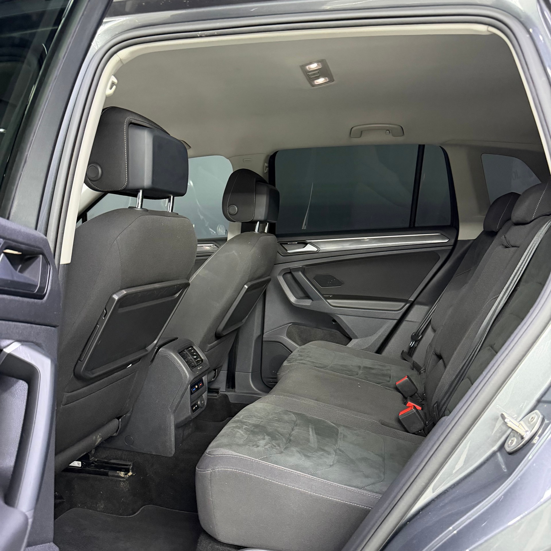 VW Tiguan 2.0 TDI SCR Highline 4Motion DSG-image-8