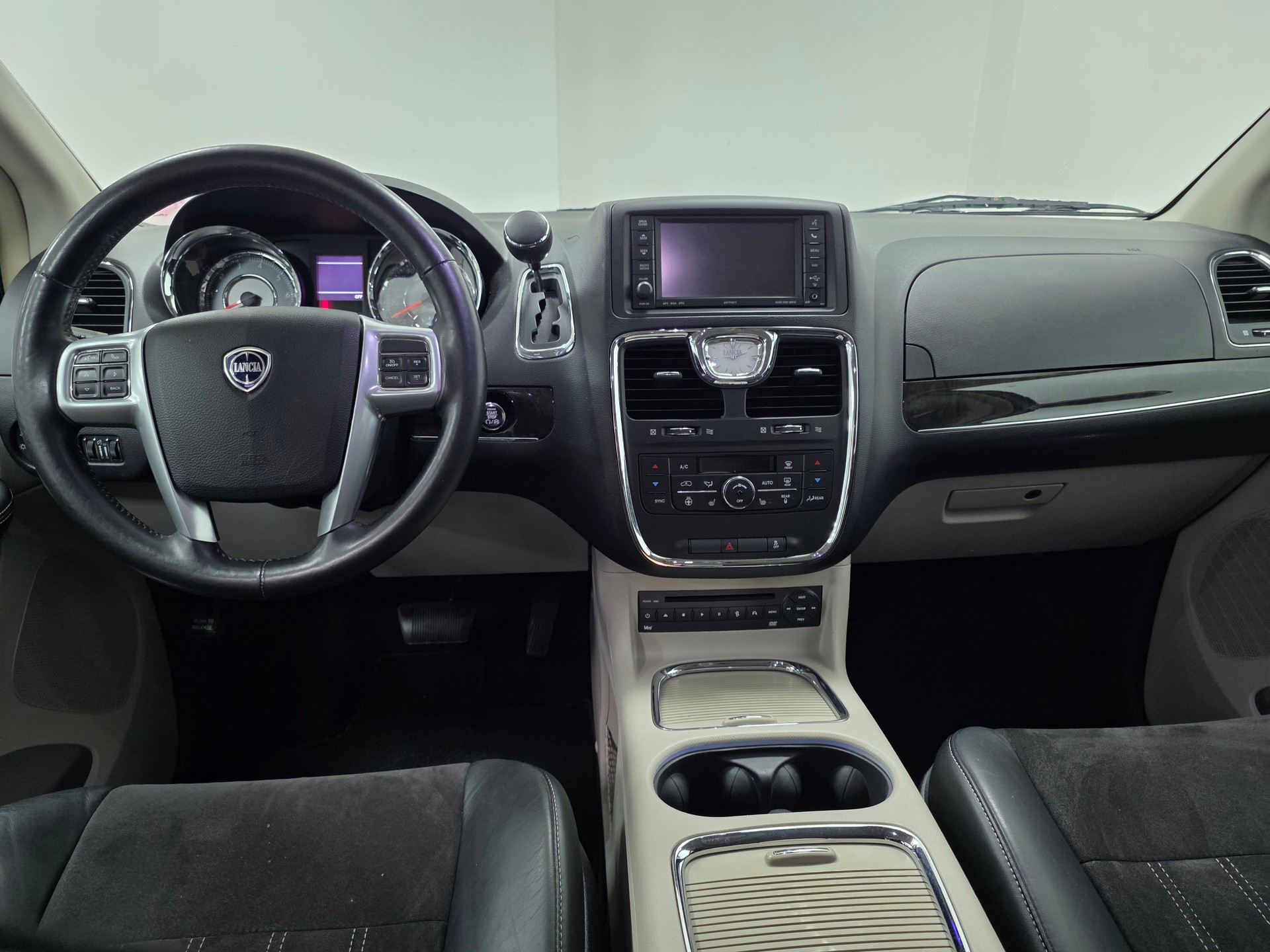 LANCIA Voyager 3.6 V6 Gold Automatic-image-9