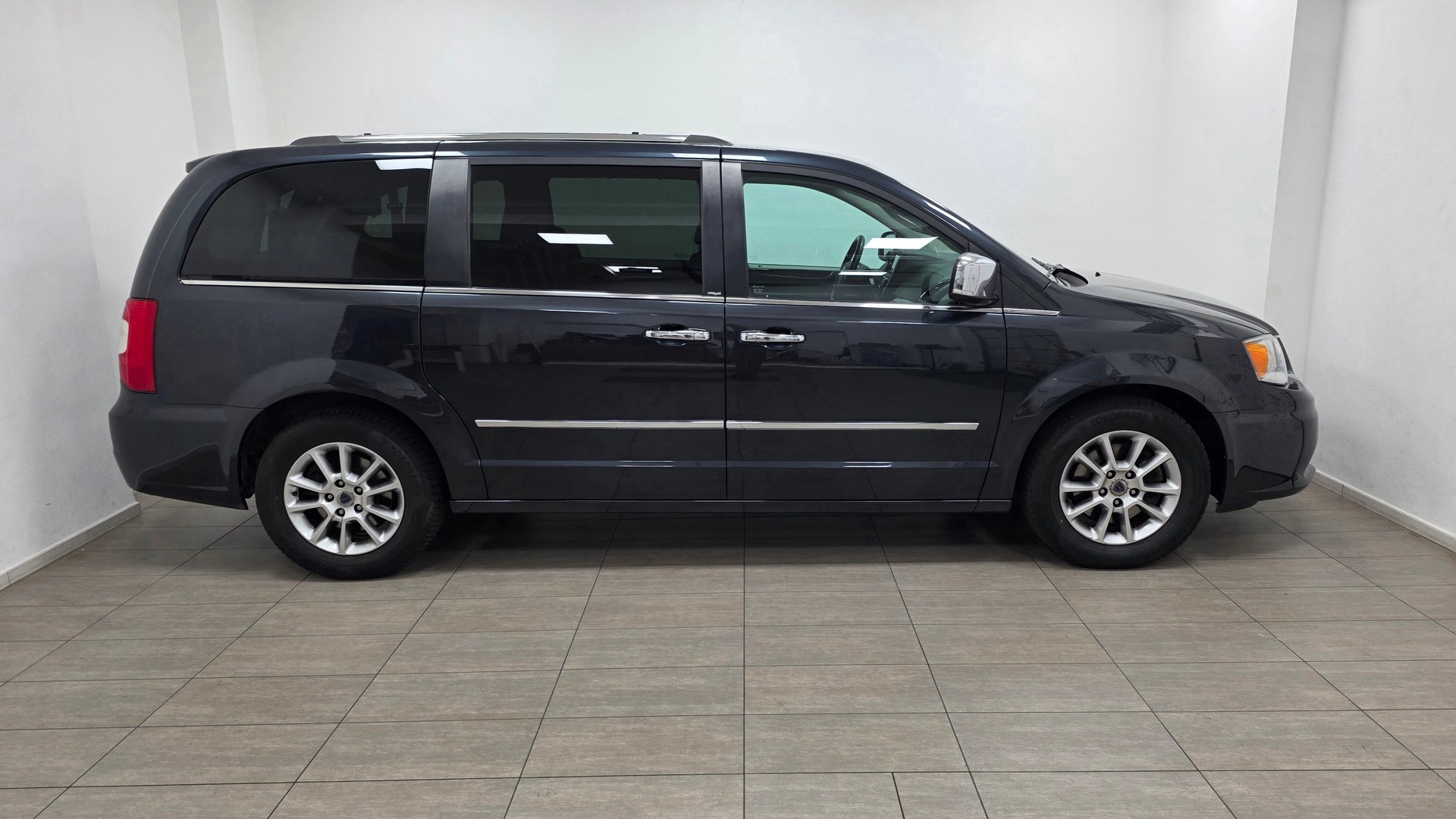 LANCIA Voyager 3.6 V6 Gold Automatic-image-3