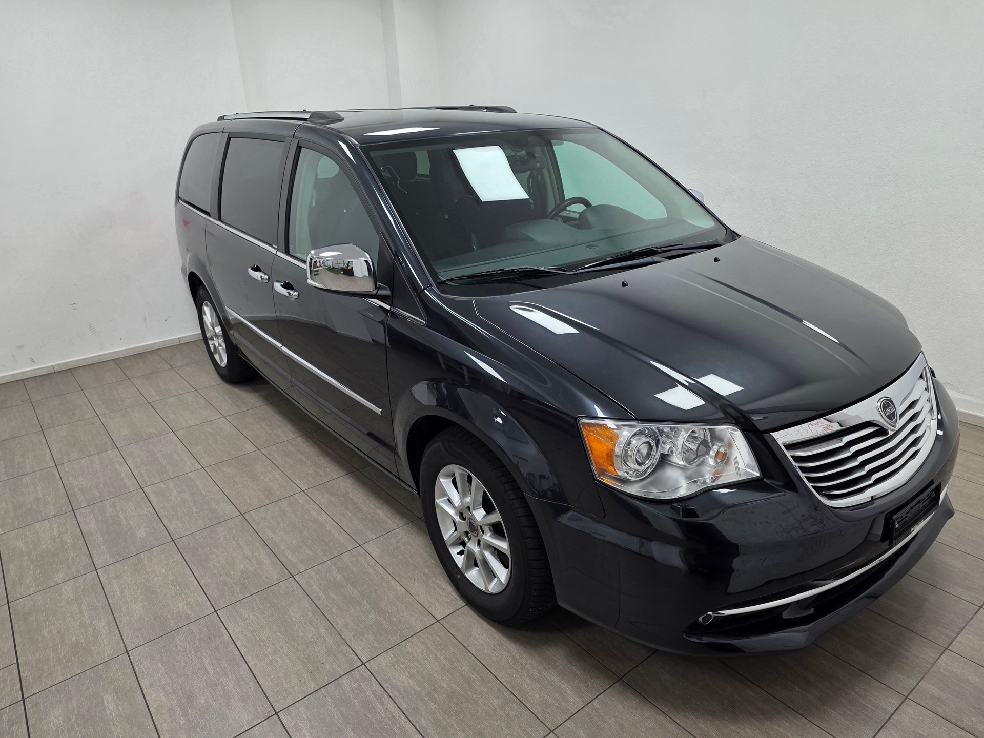LANCIA Voyager 3.6 V6 Gold Automatic-image-1