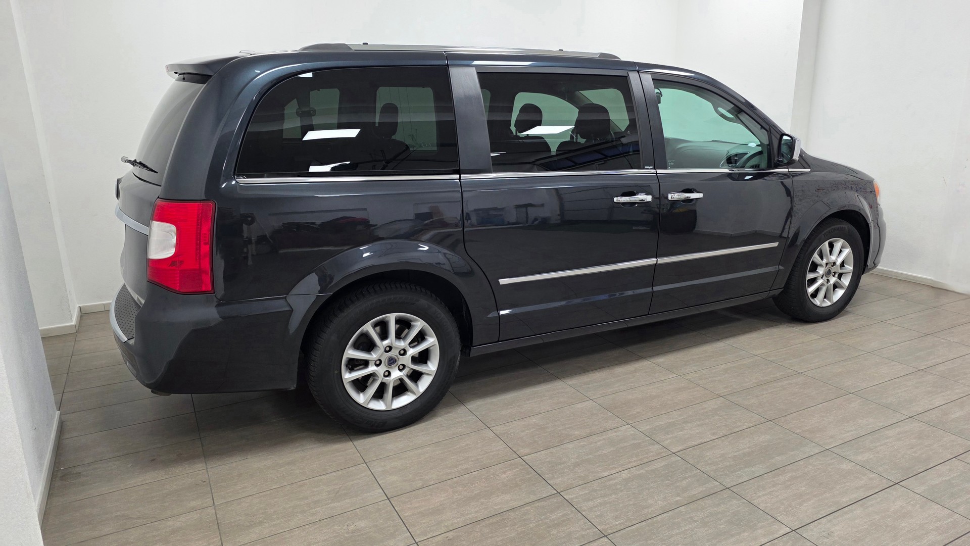 LANCIA Voyager 3.6 V6 Gold Automatic-image-4