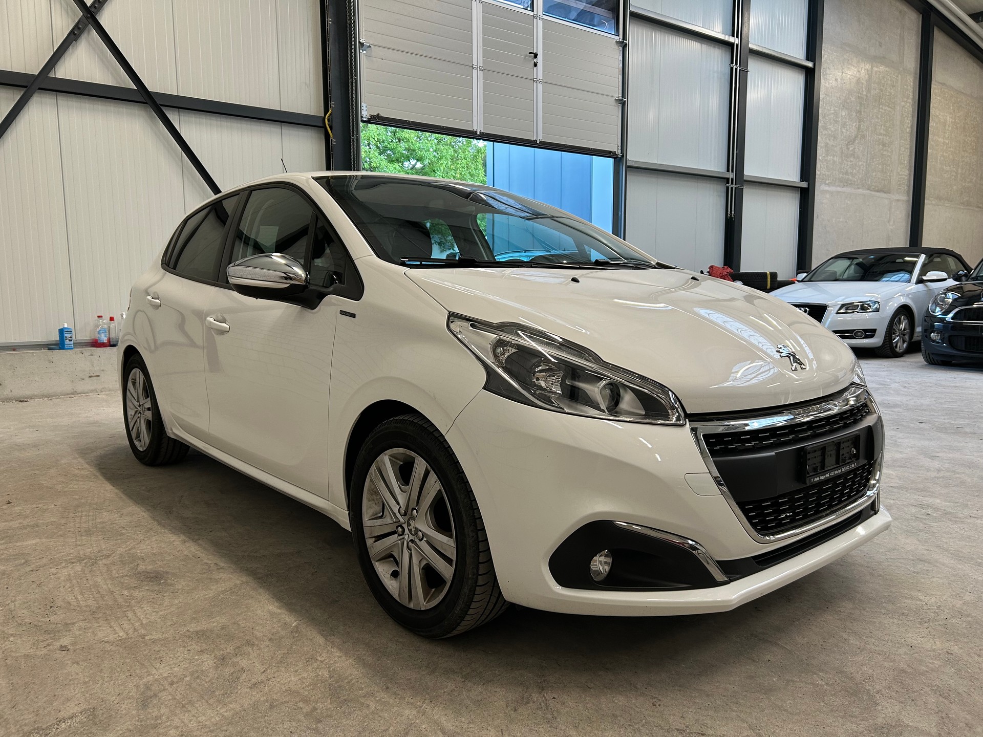 PEUGEOT 208 1.2 PureTech Signature-image-2