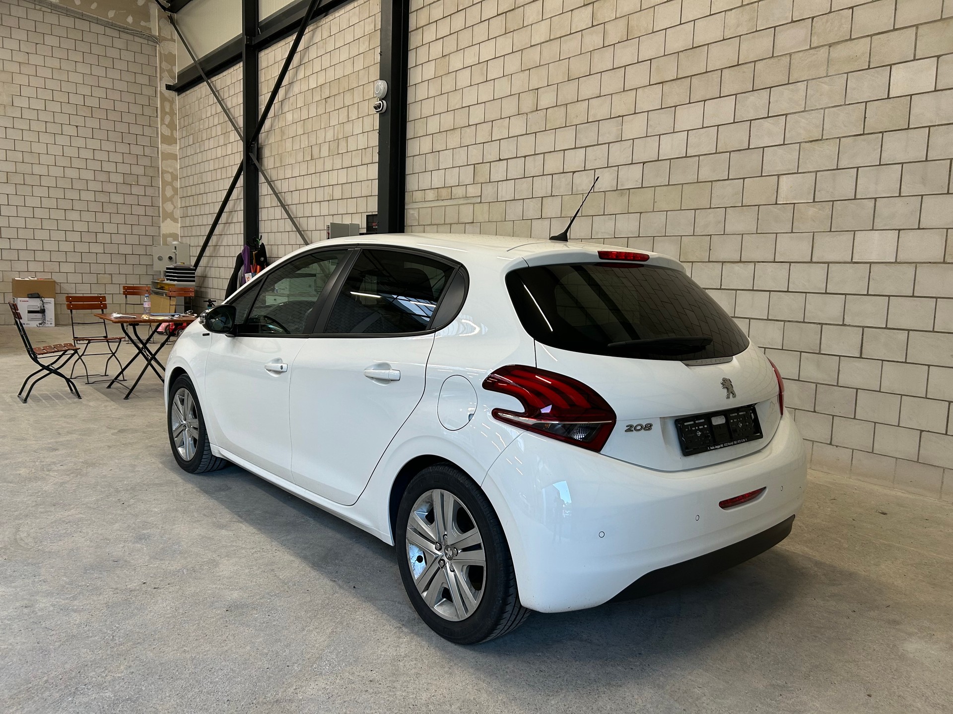 PEUGEOT 208 1.2 PureTech Signature-image-4