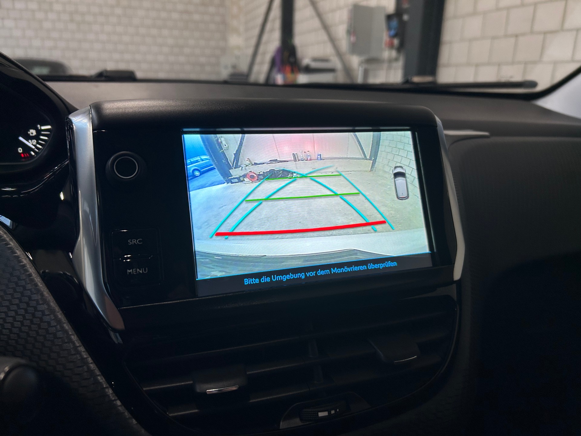 PEUGEOT 208 1.2 PureTech Signature-image-8