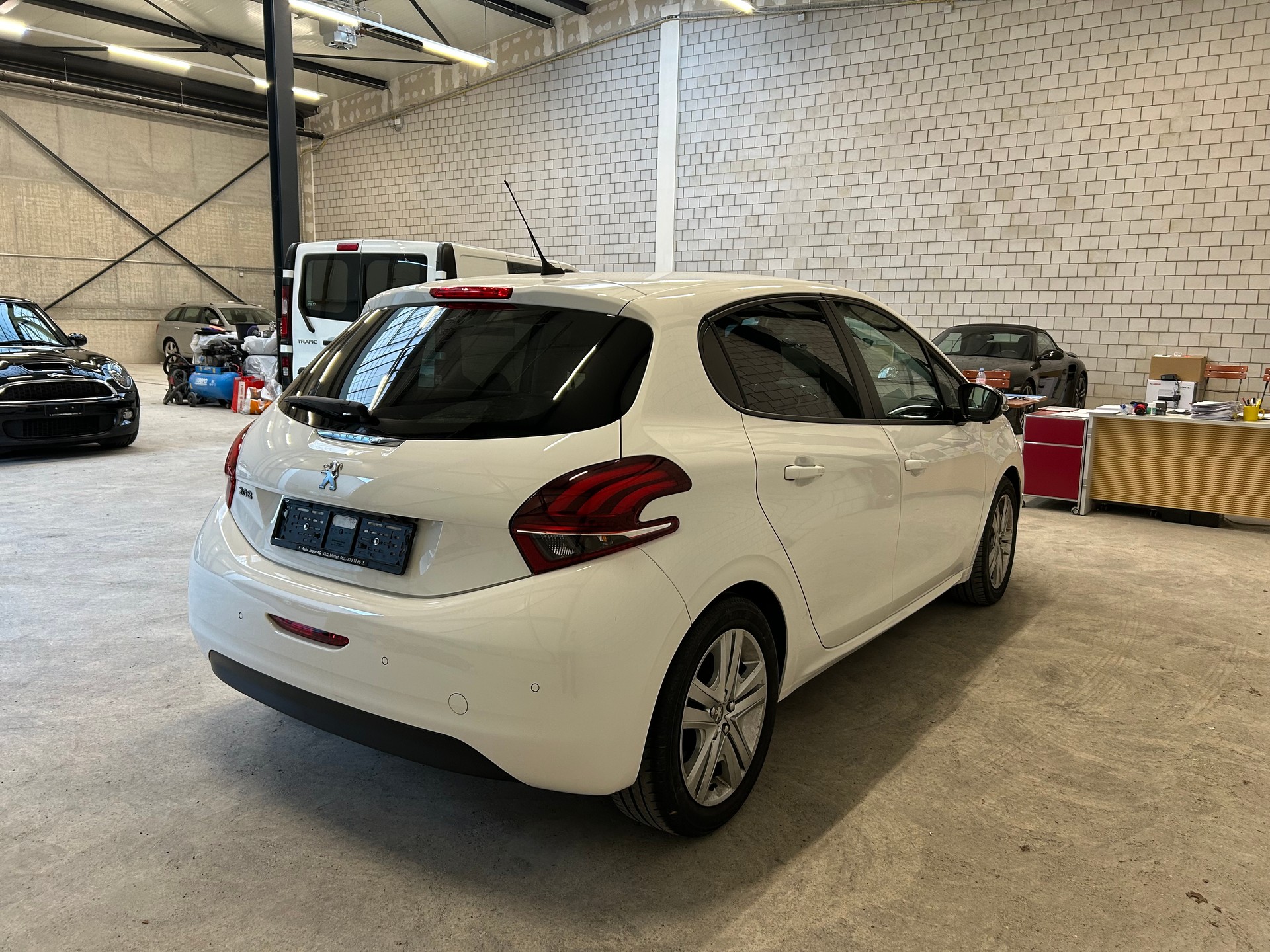 PEUGEOT 208 1.2 PureTech Signature-image-3