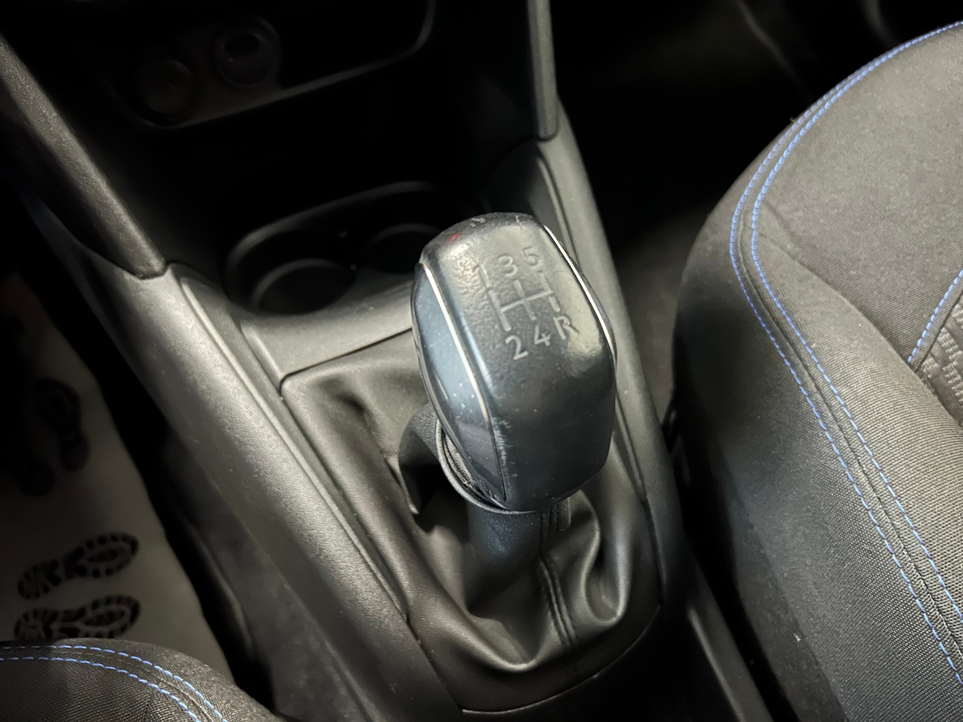 PEUGEOT 208 1.2 PureTech Signature-image-10