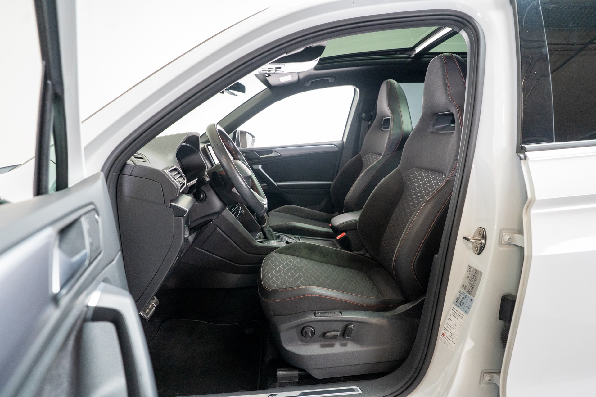 SEAT Tarraco 2.0 TSI FR 4Drive DSG / 7 Sitze / CH-Fahrzeug / Panorama-Schiebedach / 3 Zonen Klima-image-13