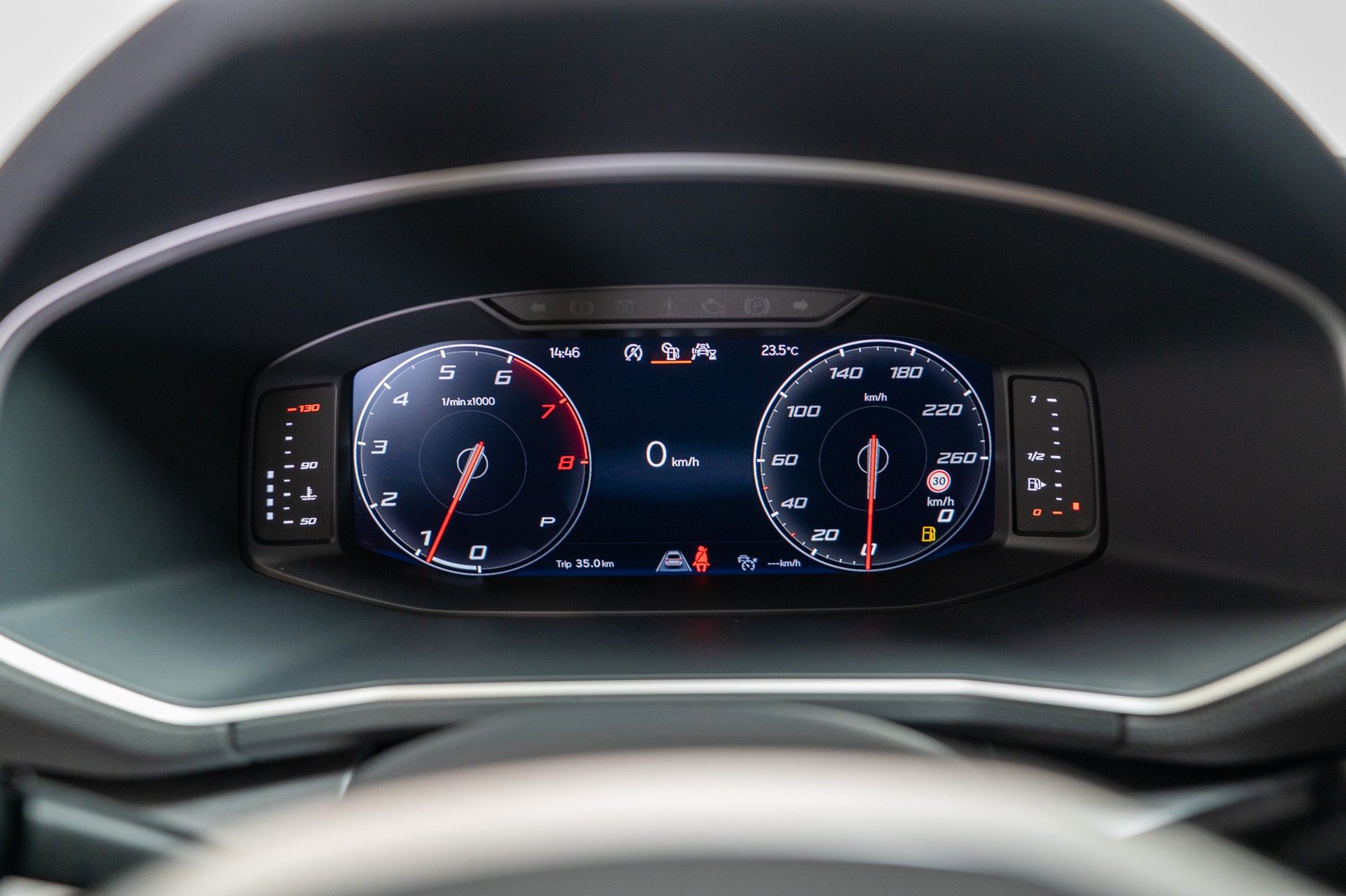 SEAT Tarraco 2.0 TSI FR 4Drive DSG / 7 Sitze / CH-Fahrzeug / Panorama-Schiebedach / 3 Zonen Klima-image-27