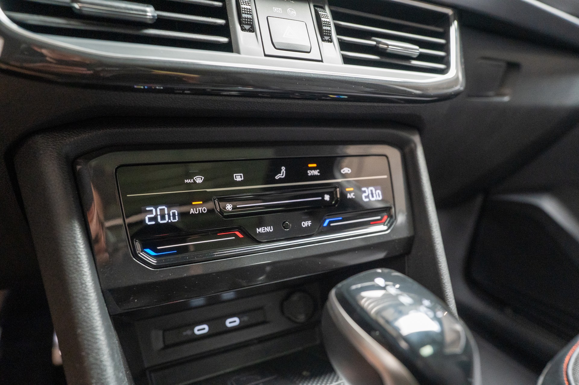 SEAT Tarraco 2.0 TSI FR 4Drive DSG / 7 Sitze / CH-Fahrzeug / Panorama-Schiebedach / 3 Zonen Klima-image-26