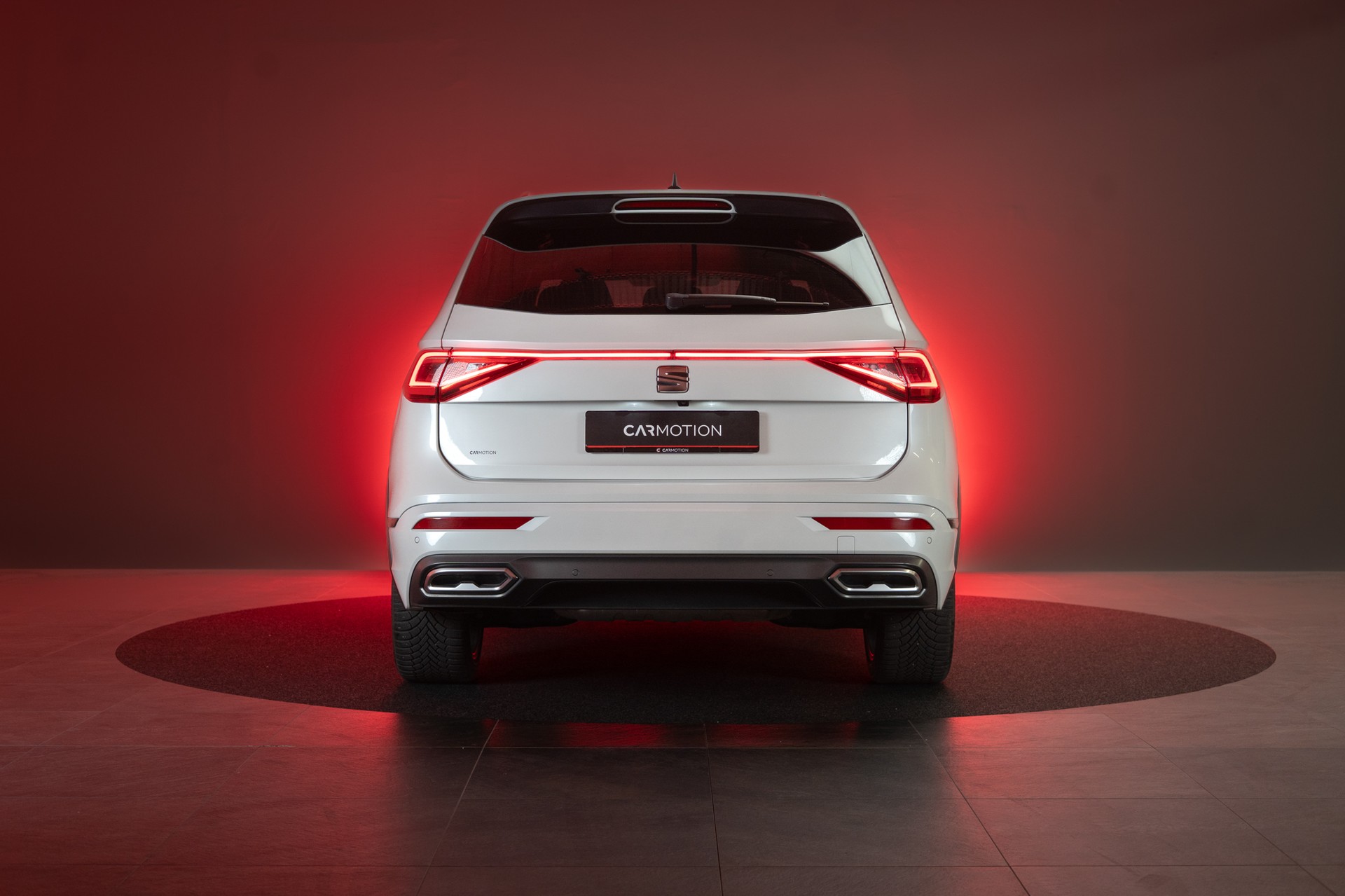 SEAT Tarraco 2.0 TSI FR 4Drive DSG / 7 Sitze / CH-Fahrzeug / Panorama-Schiebedach / 3 Zonen Klima-image-2