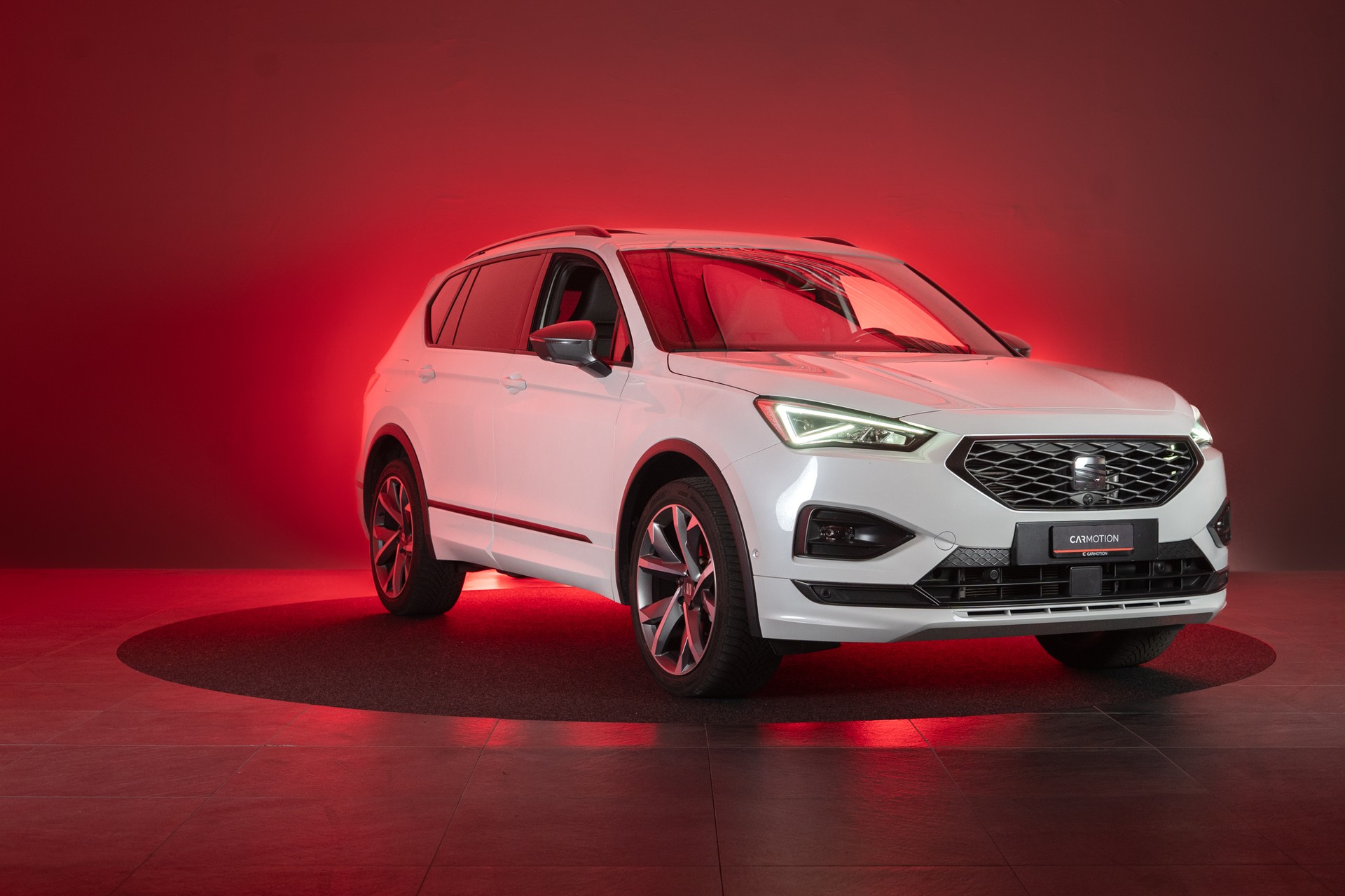 SEAT Tarraco 2.0 TSI FR 4Drive DSG / 7 Sitze / CH-Fahrzeug / Panorama-Schiebedach / 3 Zonen Klima-image-7