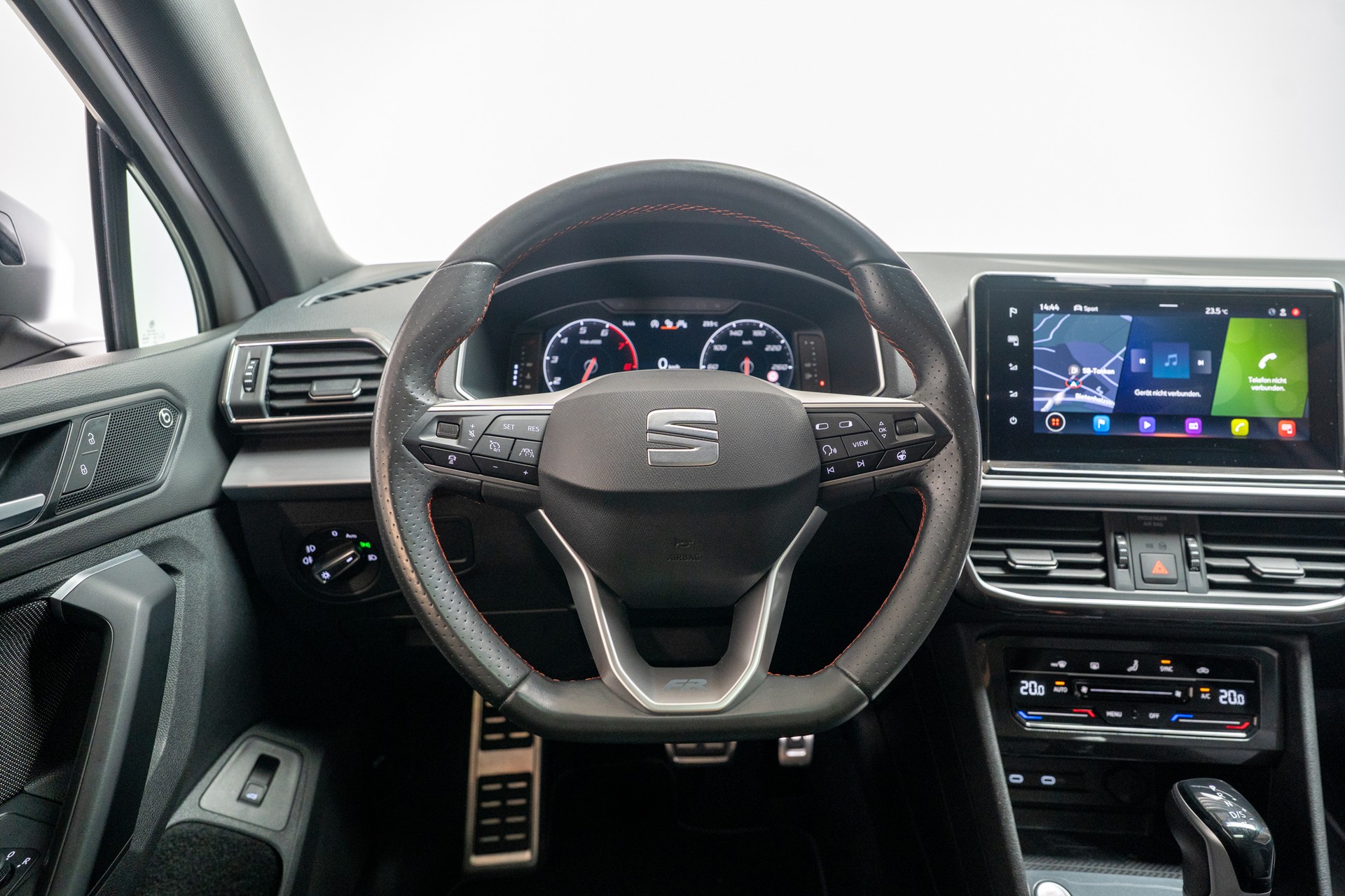 SEAT Tarraco 2.0 TSI FR 4Drive DSG / 7 Sitze / CH-Fahrzeug / Panorama-Schiebedach / 3 Zonen Klima-image-23