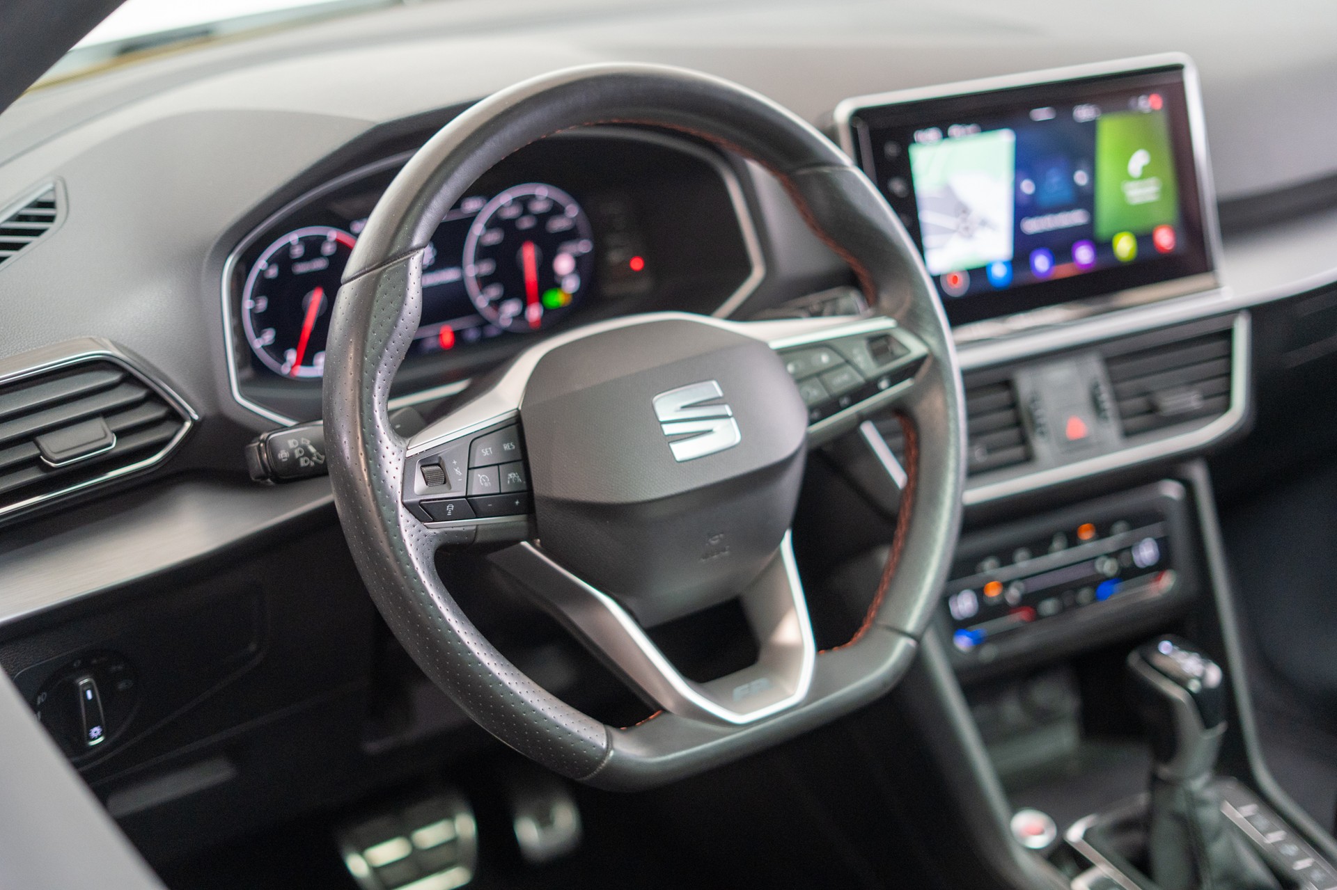 SEAT Tarraco 2.0 TSI FR 4Drive DSG / 7 Sitze / CH-Fahrzeug / Panorama-Schiebedach / 3 Zonen Klima-image-11