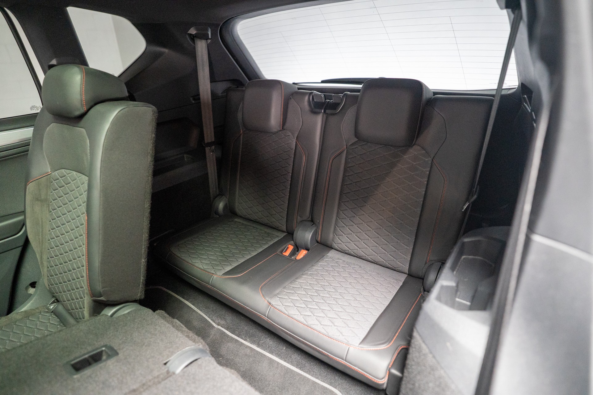 SEAT Tarraco 2.0 TSI FR 4Drive DSG / 7 Sitze / CH-Fahrzeug / Panorama-Schiebedach / 3 Zonen Klima-image-17