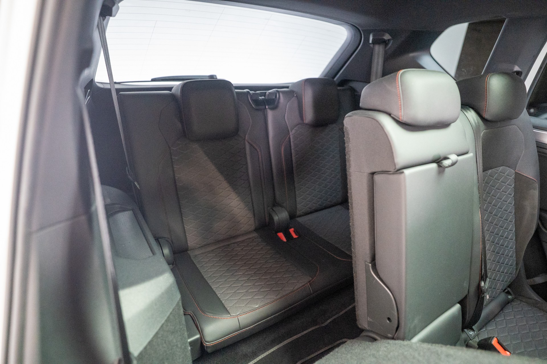SEAT Tarraco 2.0 TSI FR 4Drive DSG / 7 Sitze / CH-Fahrzeug / Panorama-Schiebedach / 3 Zonen Klima-image-19