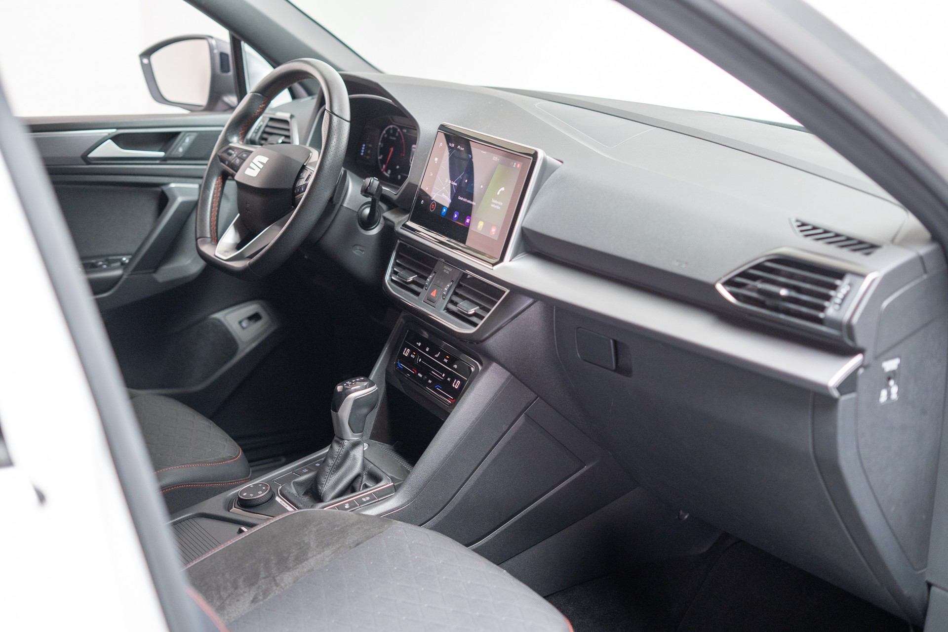 SEAT Tarraco 2.0 TSI FR 4Drive DSG / 7 Sitze / CH-Fahrzeug / Panorama-Schiebedach / 3 Zonen Klima-image-21