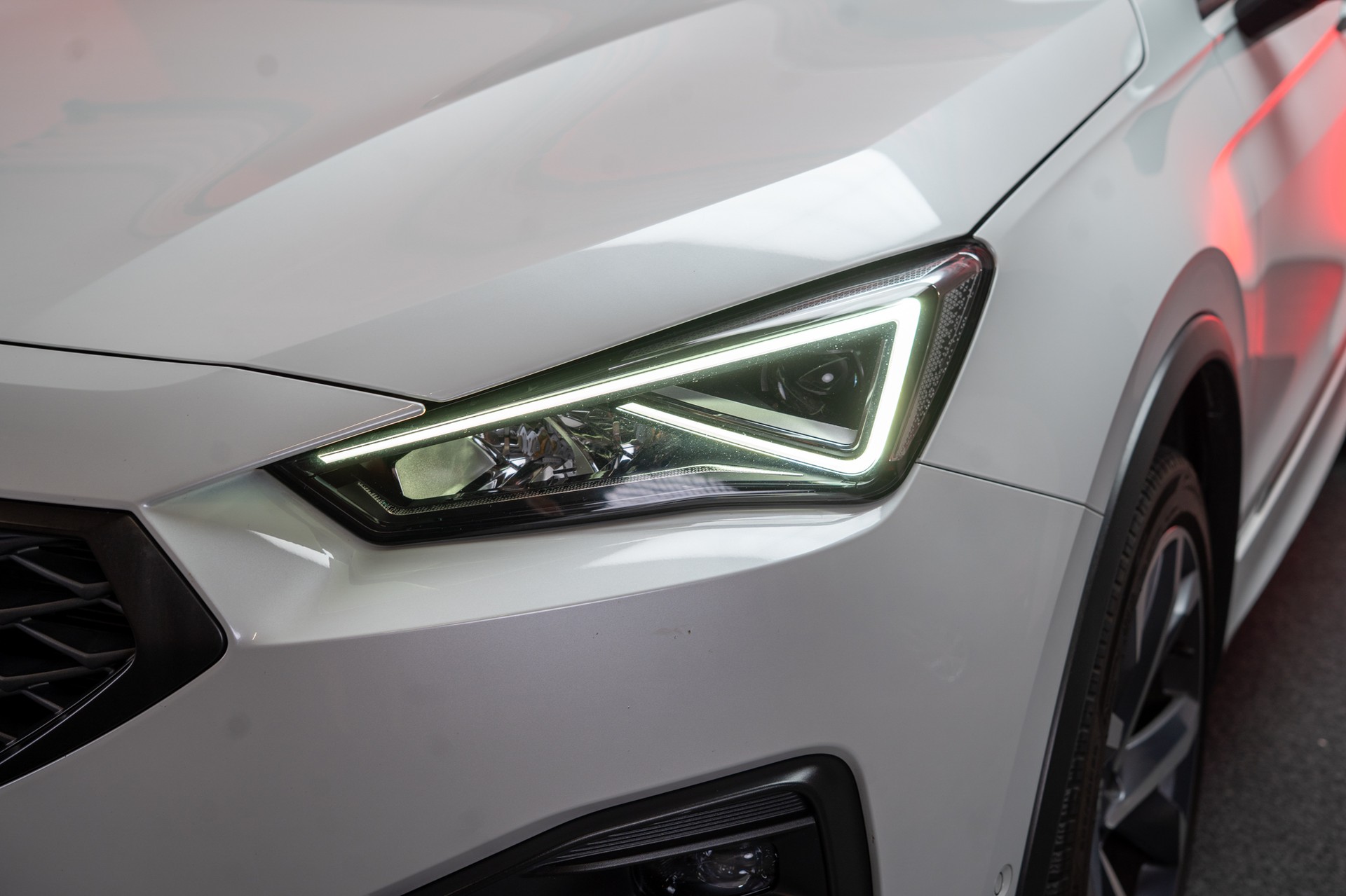 SEAT Tarraco 2.0 TSI FR 4Drive DSG / 7 Sitze / CH-Fahrzeug / Panorama-Schiebedach / 3 Zonen Klima-image-9