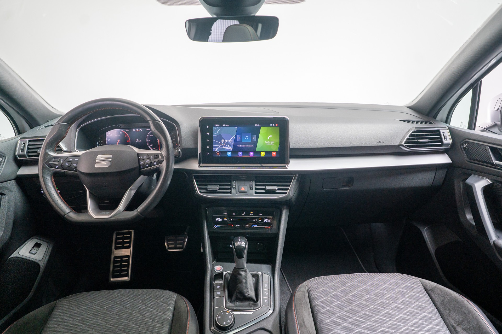 SEAT Tarraco 2.0 TSI FR 4Drive DSG / 7 Sitze / CH-Fahrzeug / Panorama-Schiebedach / 3 Zonen Klima-image-22