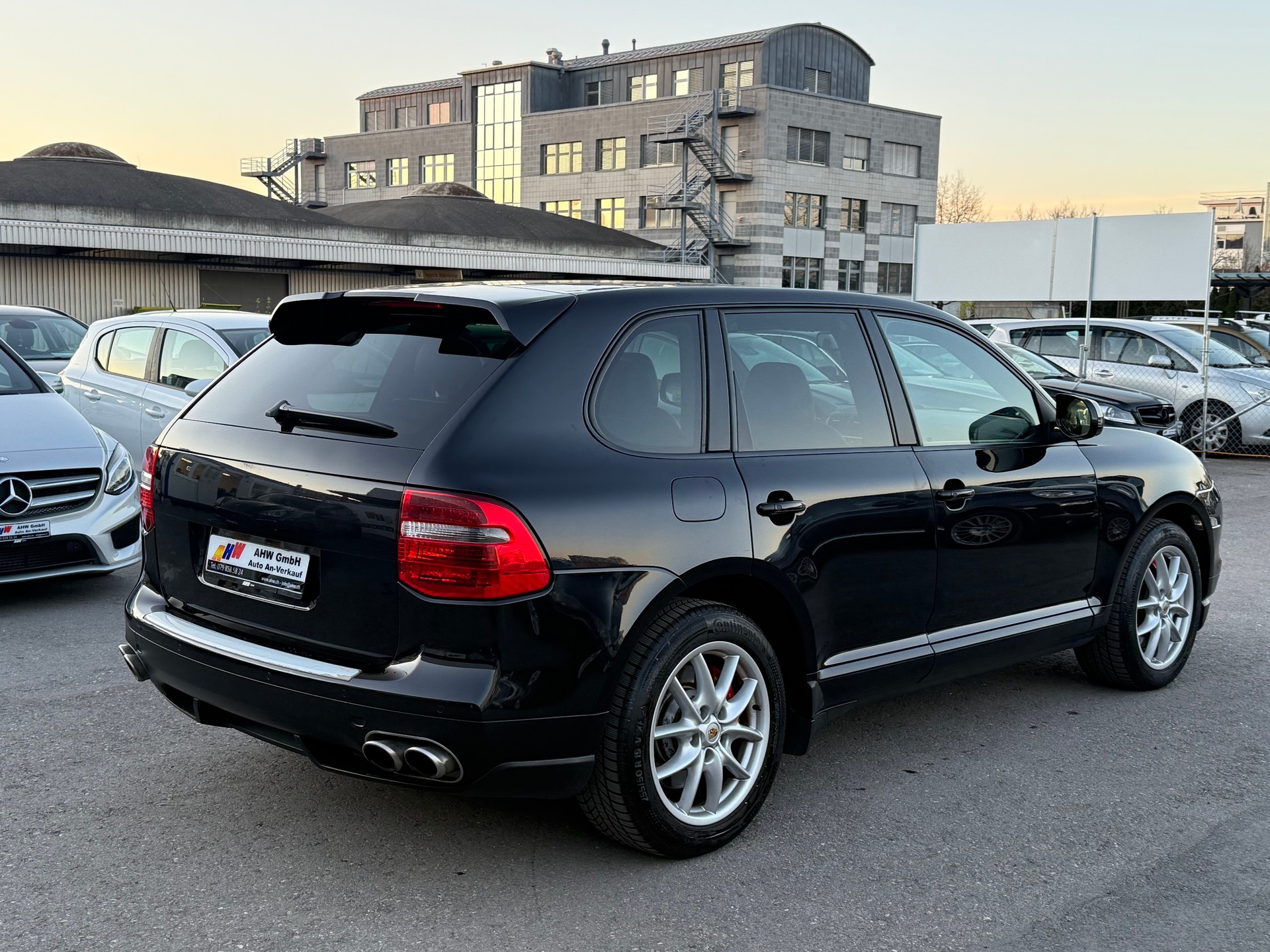 PORSCHE Cayenne Turbo / Frisch ab MFK / AHK 3500kg / 500PS / Schiebedach / Keyless Go-image-3