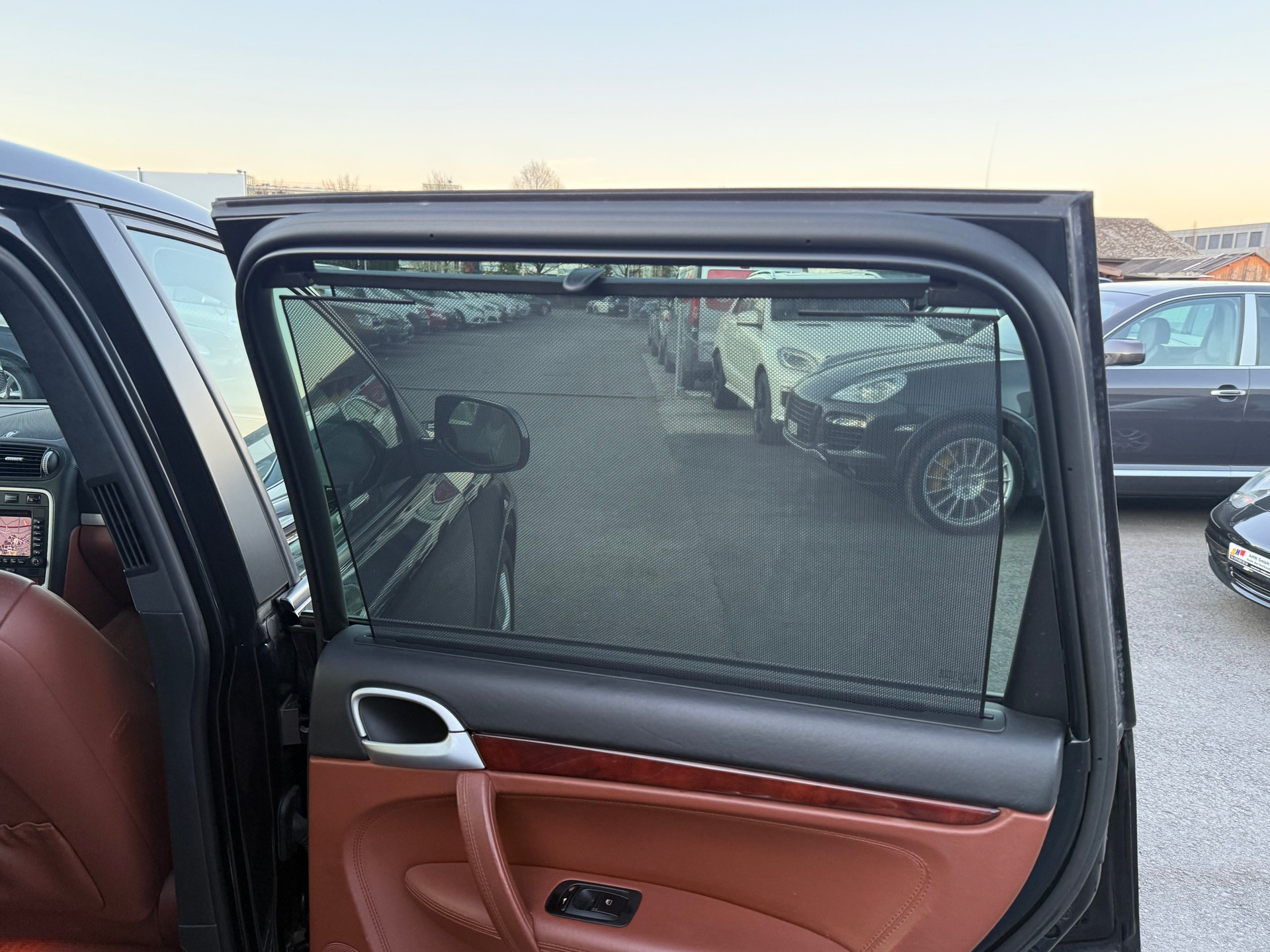 PORSCHE Cayenne Turbo / Frisch ab MFK / AHK 3500kg / 500PS / Schiebedach / Keyless Go-image-13