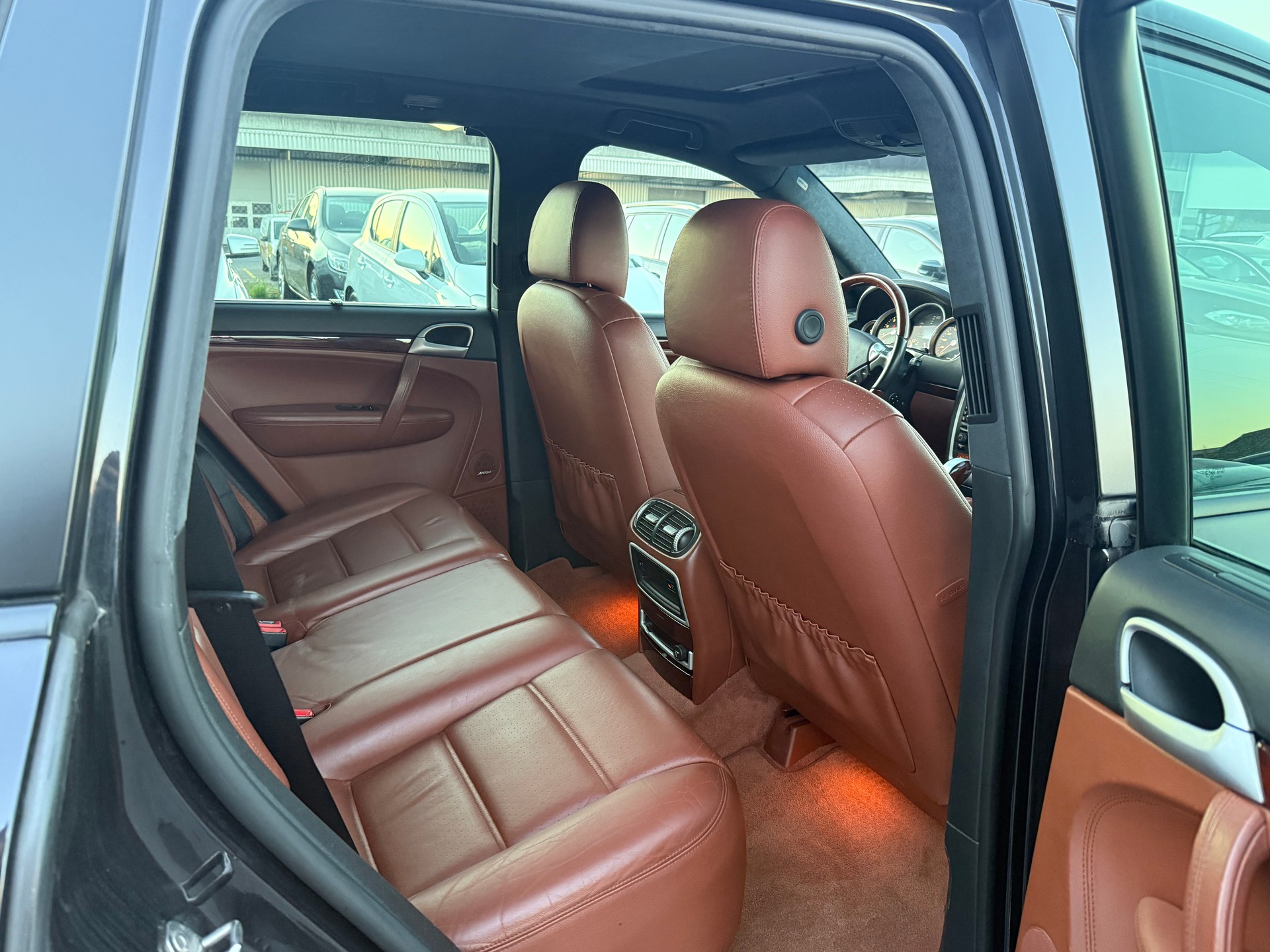 PORSCHE Cayenne Turbo / Frisch ab MFK / AHK 3500kg / 500PS / Schiebedach / Keyless Go-image-12