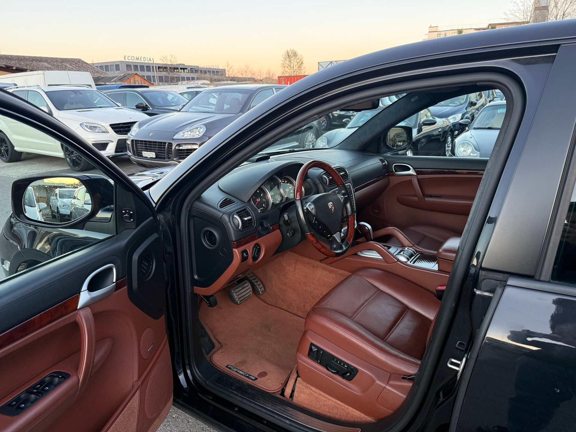 PORSCHE Cayenne Turbo / Frisch ab MFK / AHK 3500kg / 500PS / Schiebedach / Keyless Go-image-9