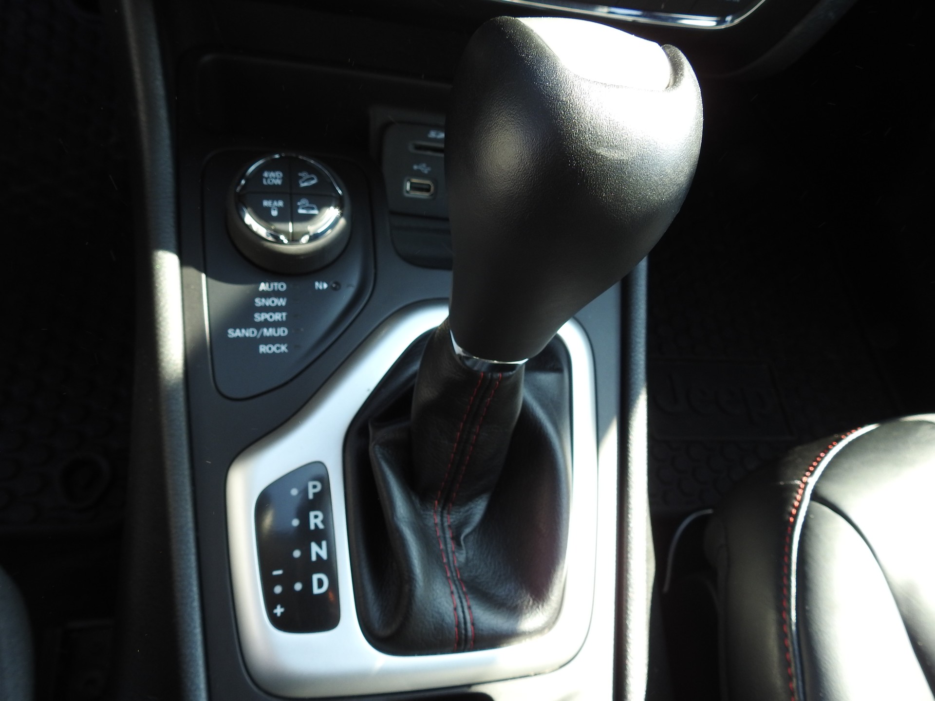JEEP Cherokee 2.4 Trailhawk AWD 9ATX-image-23