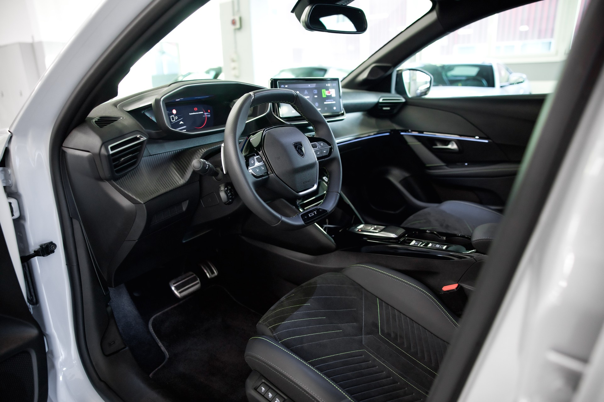 PEUGEOT 208 1.2 MHEV 110 GT-image-17