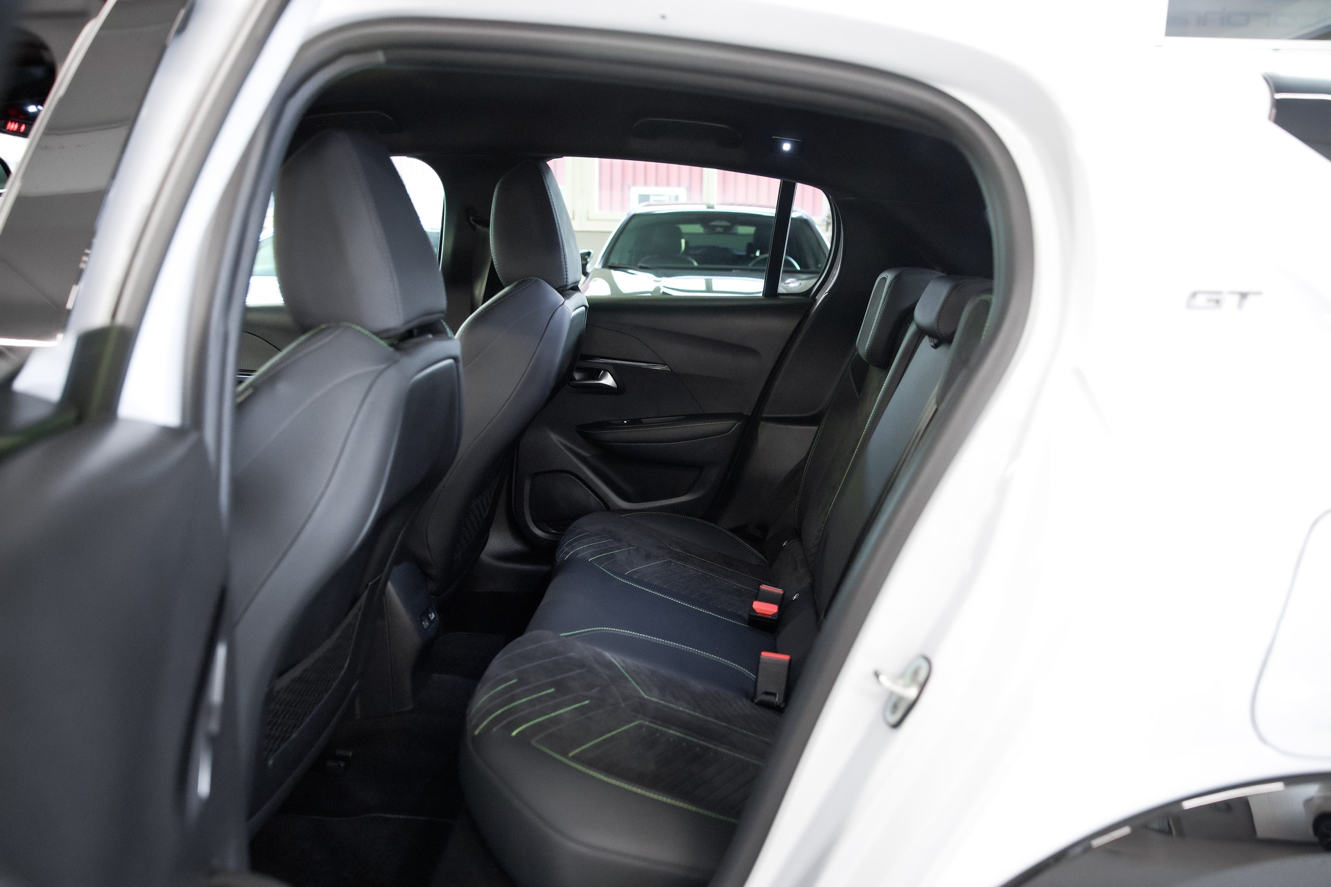 PEUGEOT 208 1.2 MHEV 110 GT-image-22