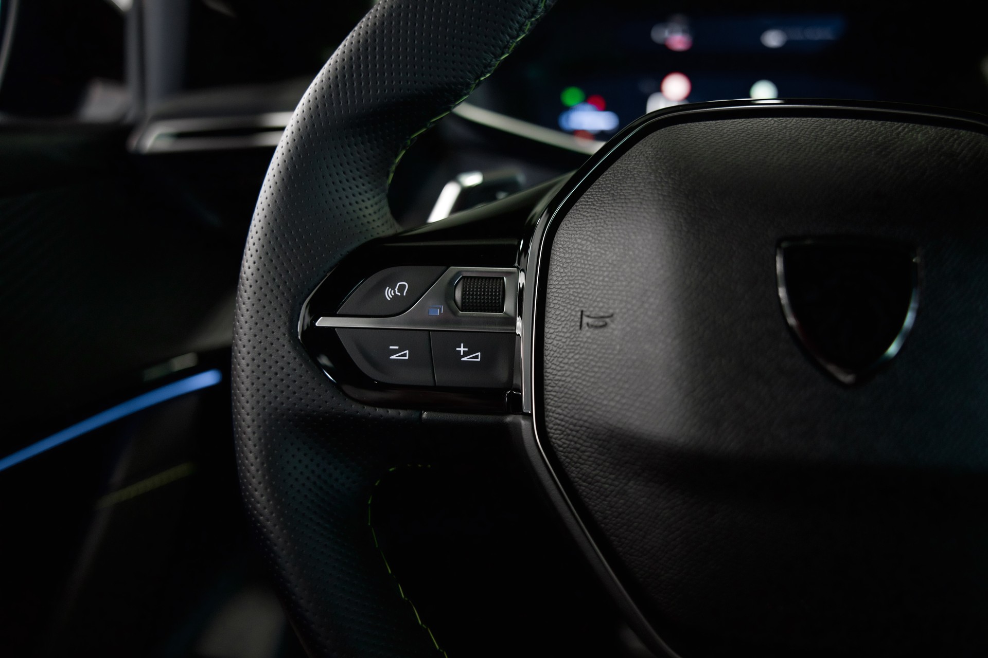 PEUGEOT 208 1.2 MHEV 110 GT-image-25