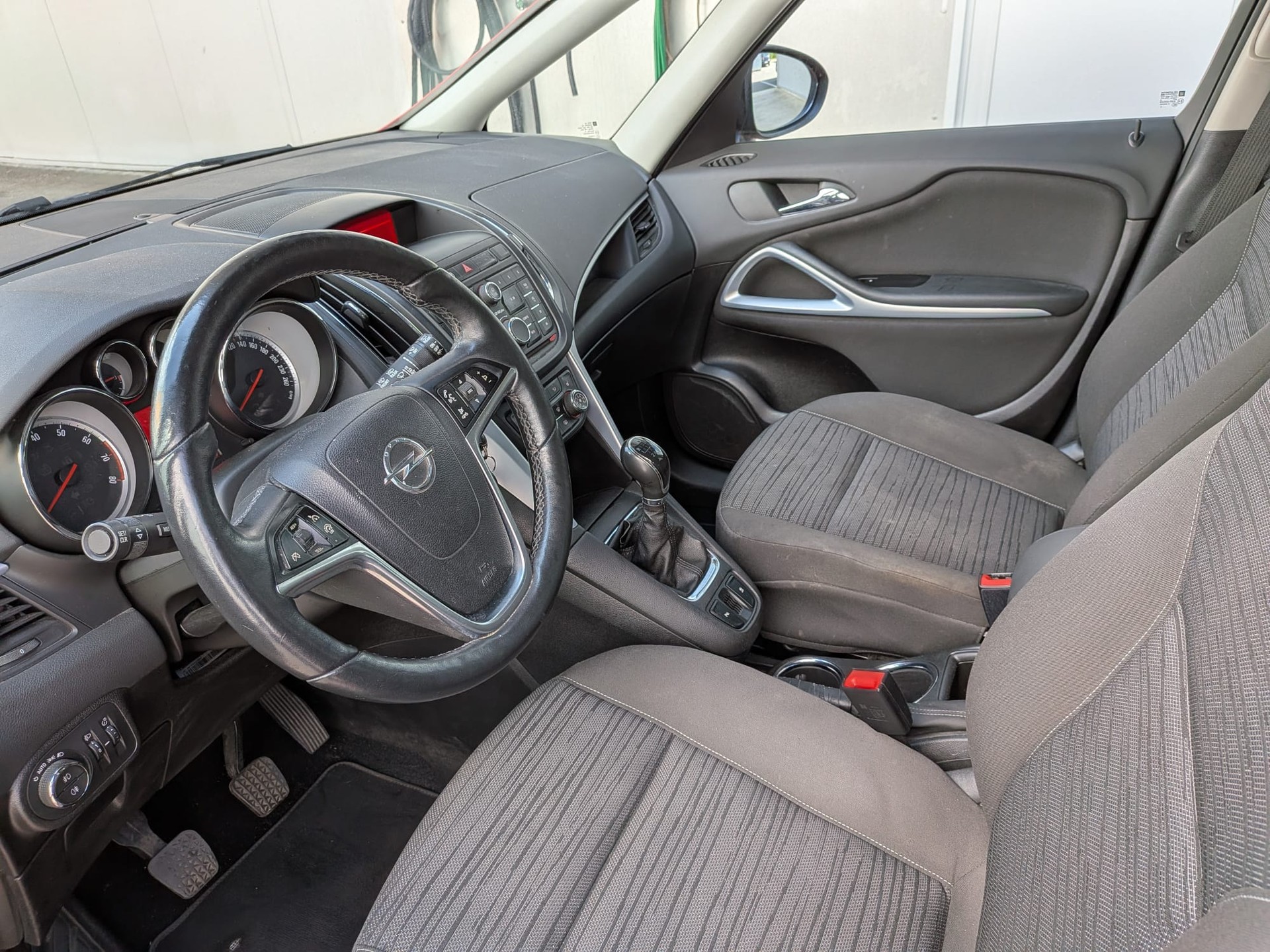 OPEL Zafira Tourer 1.6i 16V CNG Turbo Drive-image-8