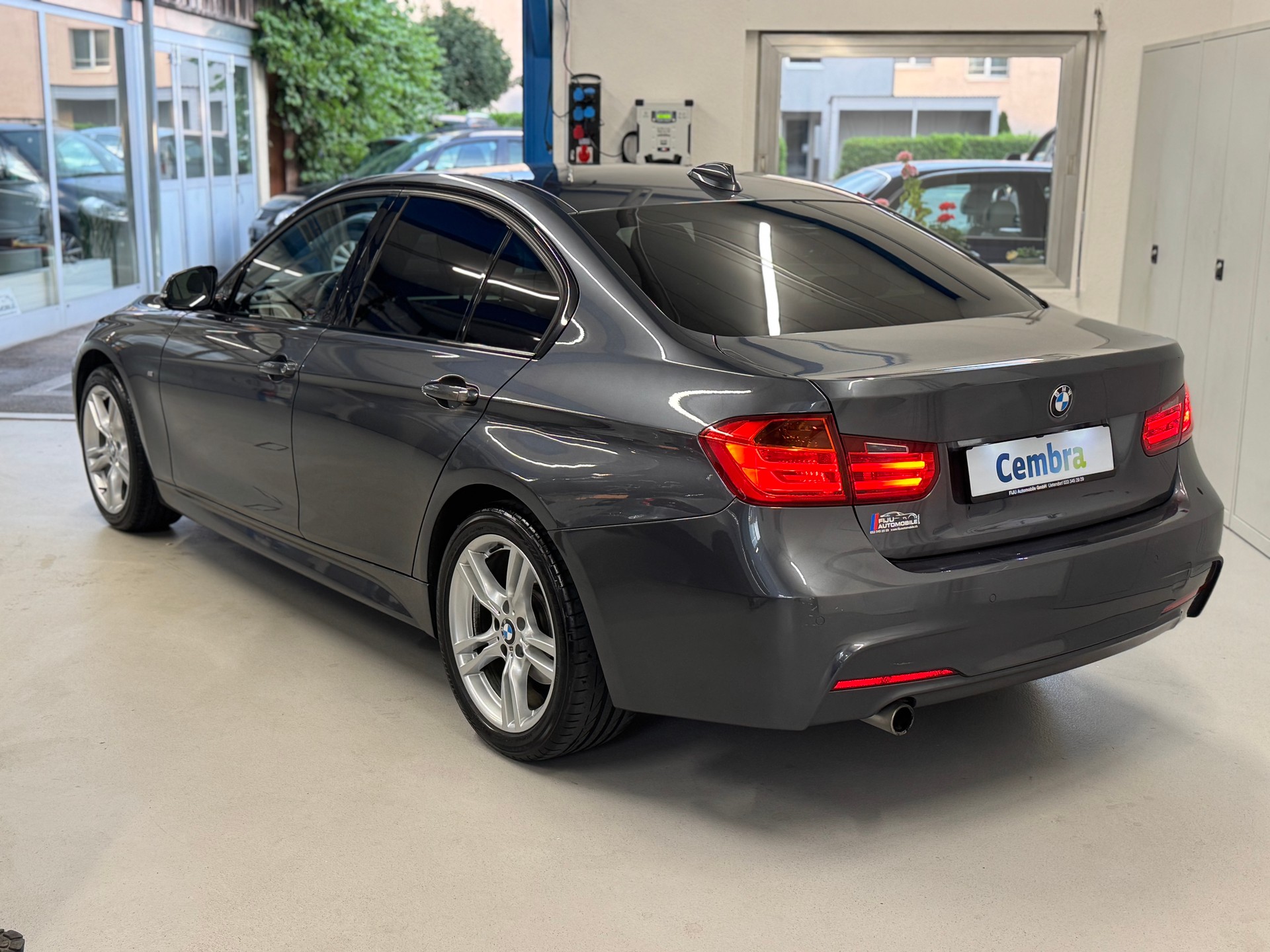 BMW 320d xDrive Steptronic-image-5