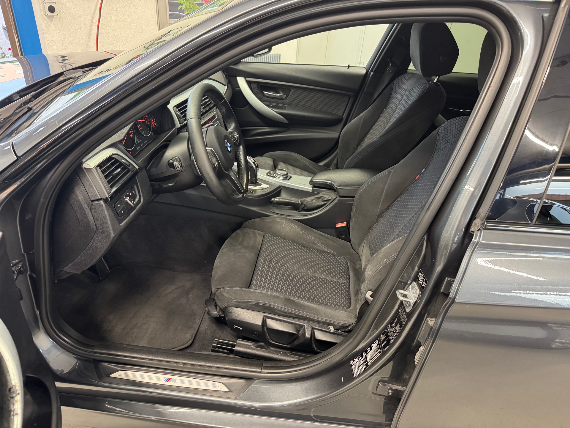 BMW 320d xDrive Steptronic-image-6
