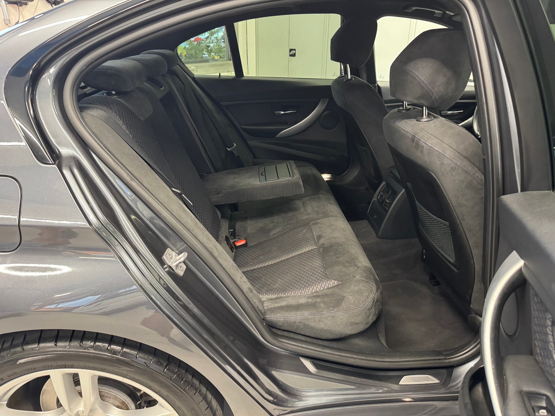 BMW 320d xDrive Steptronic-image-14