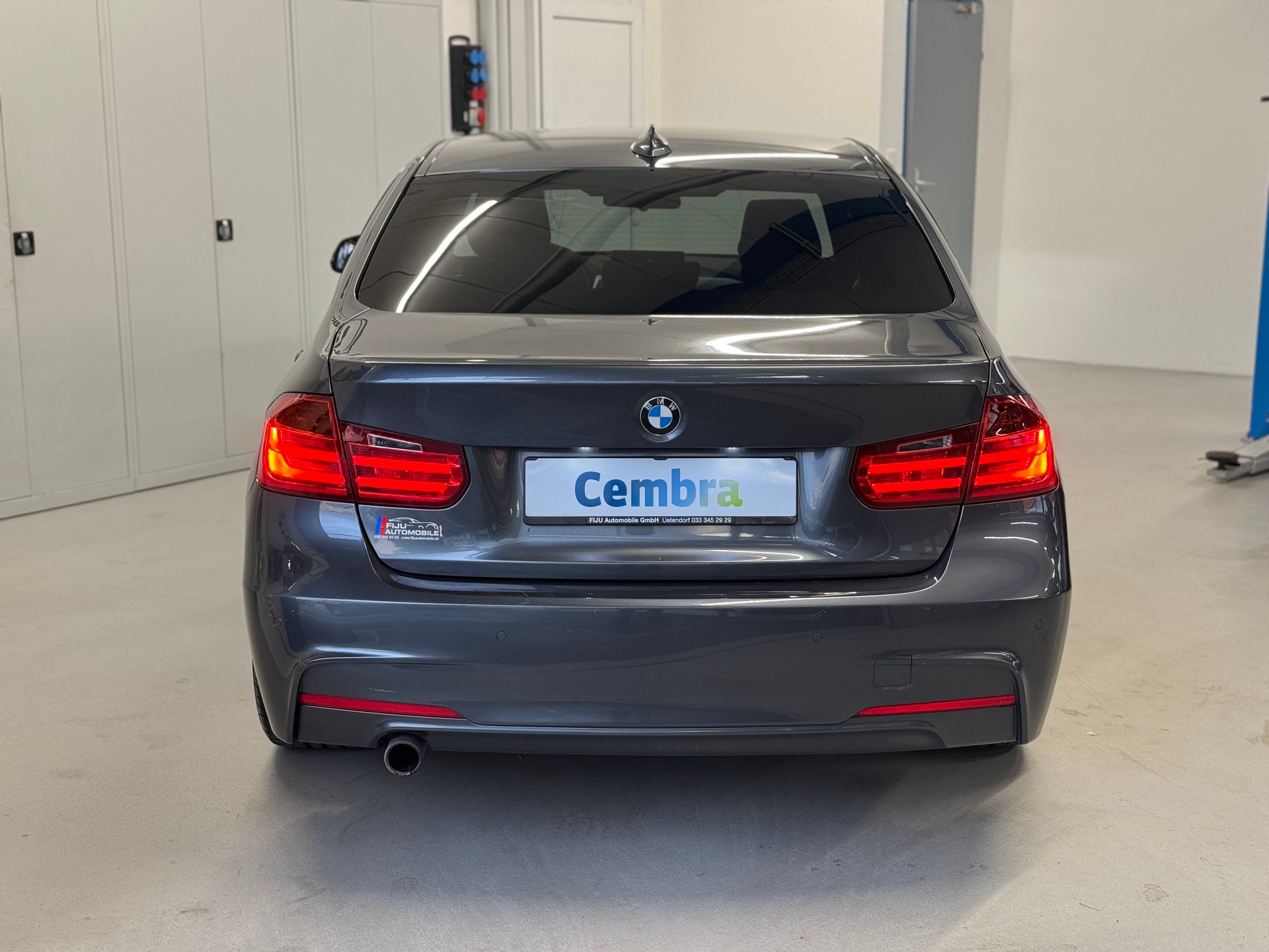 BMW 320d xDrive Steptronic-image-4