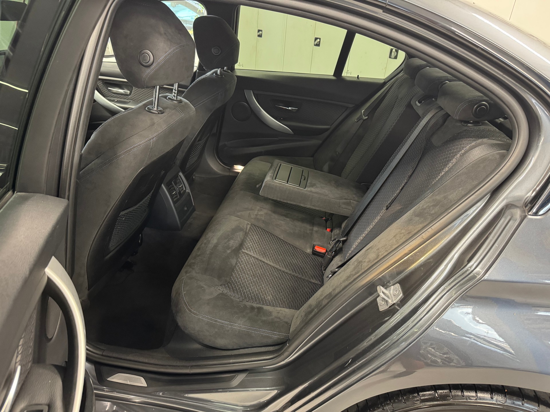 BMW 320d xDrive Steptronic-image-13