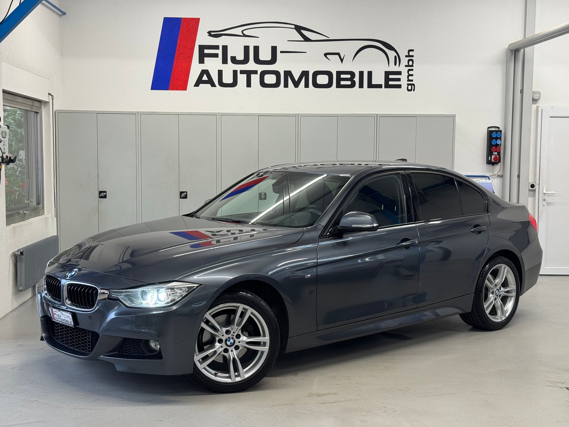 BMW 320d xDrive Steptronic-image-0