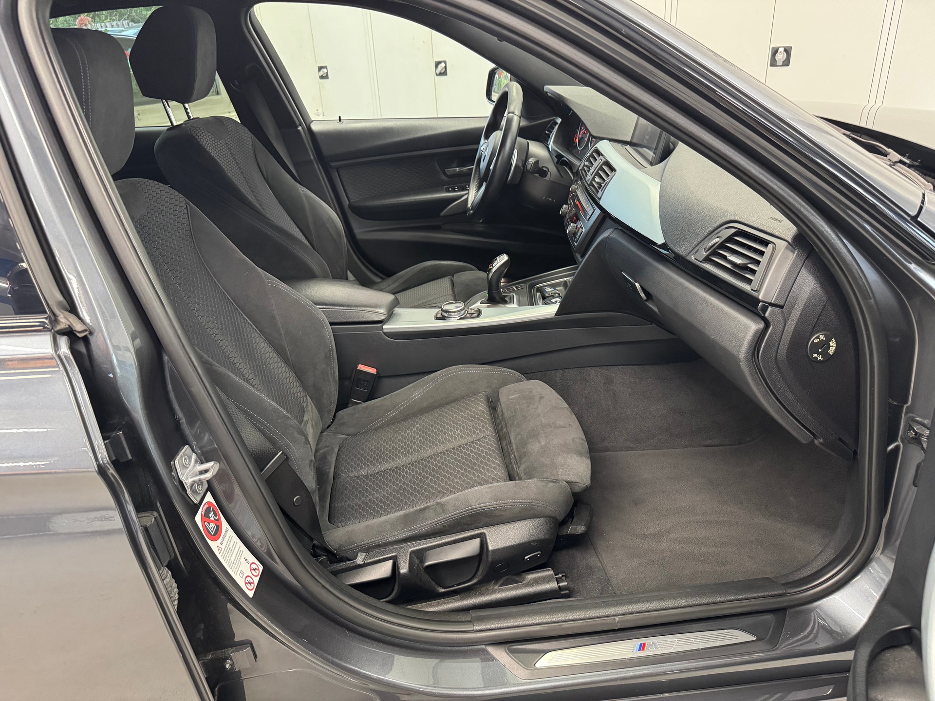 BMW 320d xDrive Steptronic-image-12