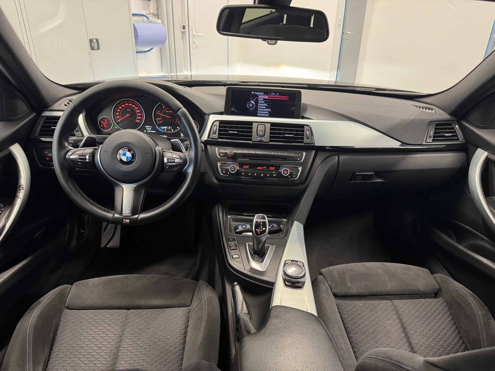 BMW 320d xDrive Steptronic-image-10