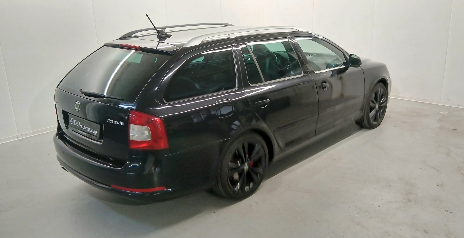 SKODA Octavia Combi 2.0 TDI RS DSG-image-3