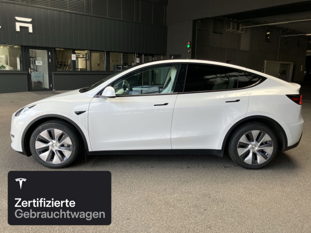 TESLA Model Y Long Range AWD-image-3