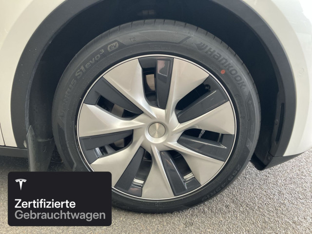TESLA Model Y Long Range AWD-image-10