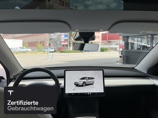 TESLA Model Y Long Range AWD-image-14