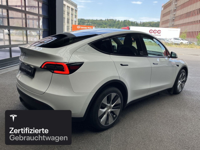 TESLA Model Y Long Range AWD-image-8