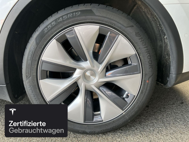 TESLA Model Y Long Range AWD-image-5