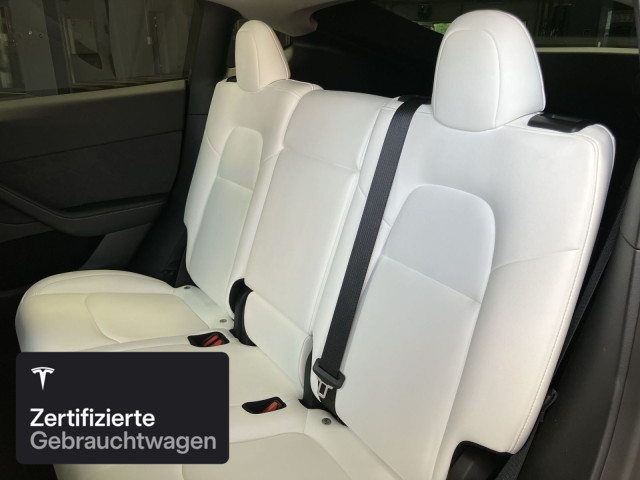 TESLA Model Y Long Range AWD-image-13