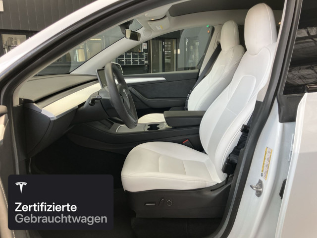TESLA Model Y Long Range AWD-image-12