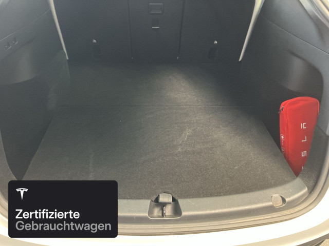 TESLA Model Y Long Range AWD-image-15