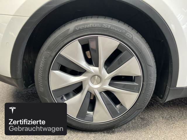 TESLA Model Y Long Range AWD-image-9