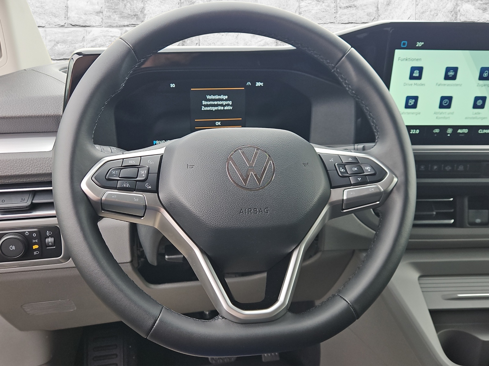 VW e-Caravelle Life 8 Plätzer-image-12